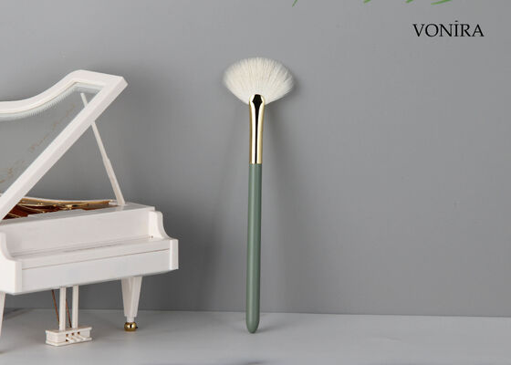 Vonira Custom Groothandel Natuurlijke Witte Geitenhaar Waaiervormige Highlighter Kwast met Private Label Service