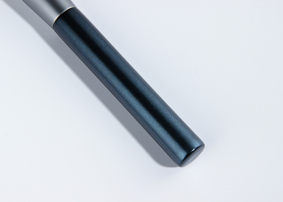 Handgemaakte Kabuki poederborstel met aluminium handvat voor vlekkeloze make-up